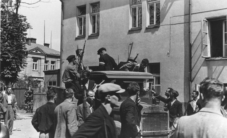 Members of the Lithuanian militia prepare for a round-up in Kovno